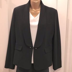 Carlisle Per Se crepe jacket with shawl lapel